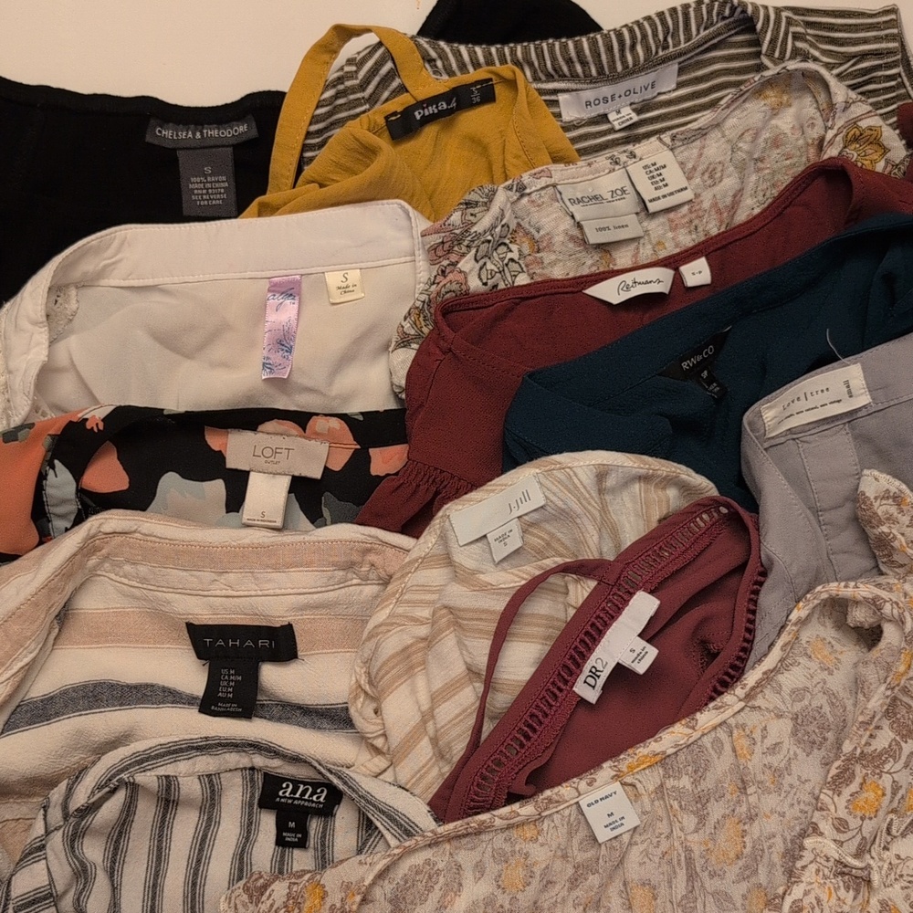 Lot of 14 Women’s Blouses Bundle Mixed Colors Work Office Tops - Size S - Picture 7 of 10
